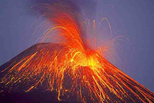 Quelles sont les étapes d'une éruption volcanique ?