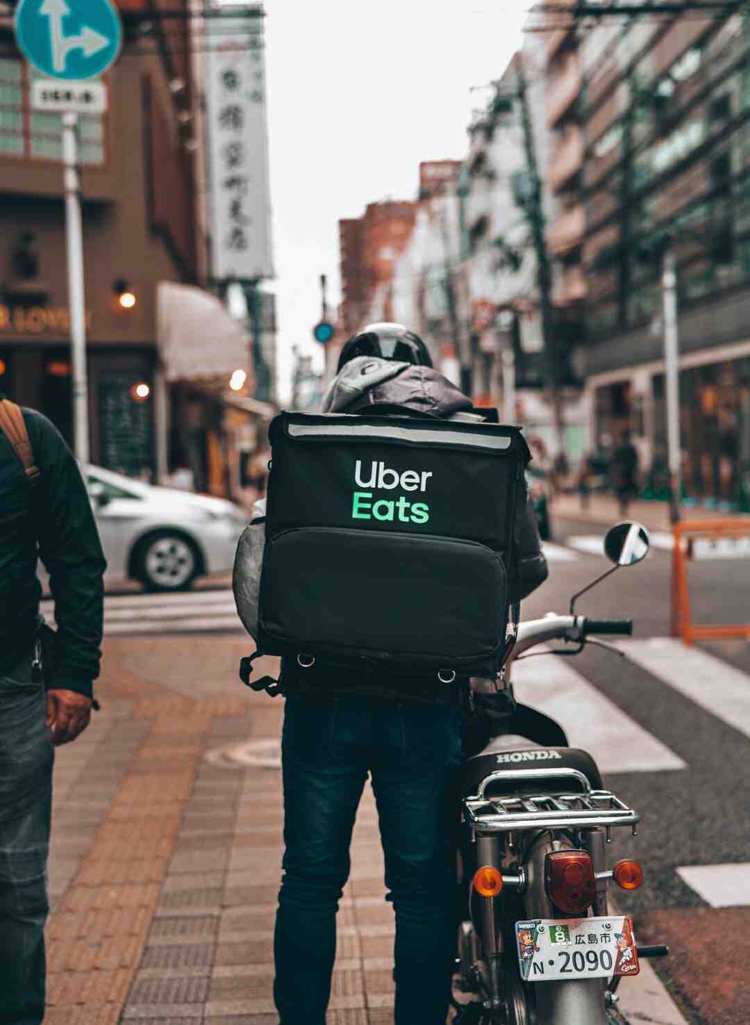 How do I order an Über for 3 people?