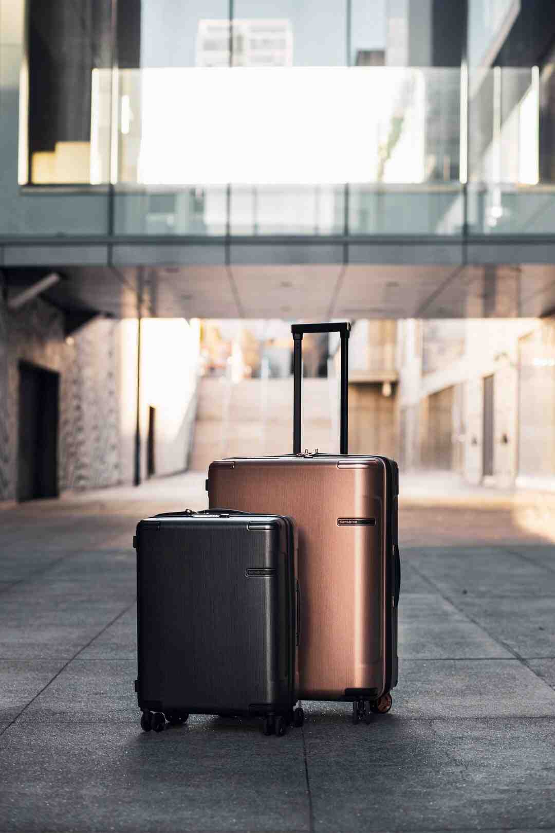 كيف تطوي ملابسك لتوفير مساحة في حقيبة السفر؟
