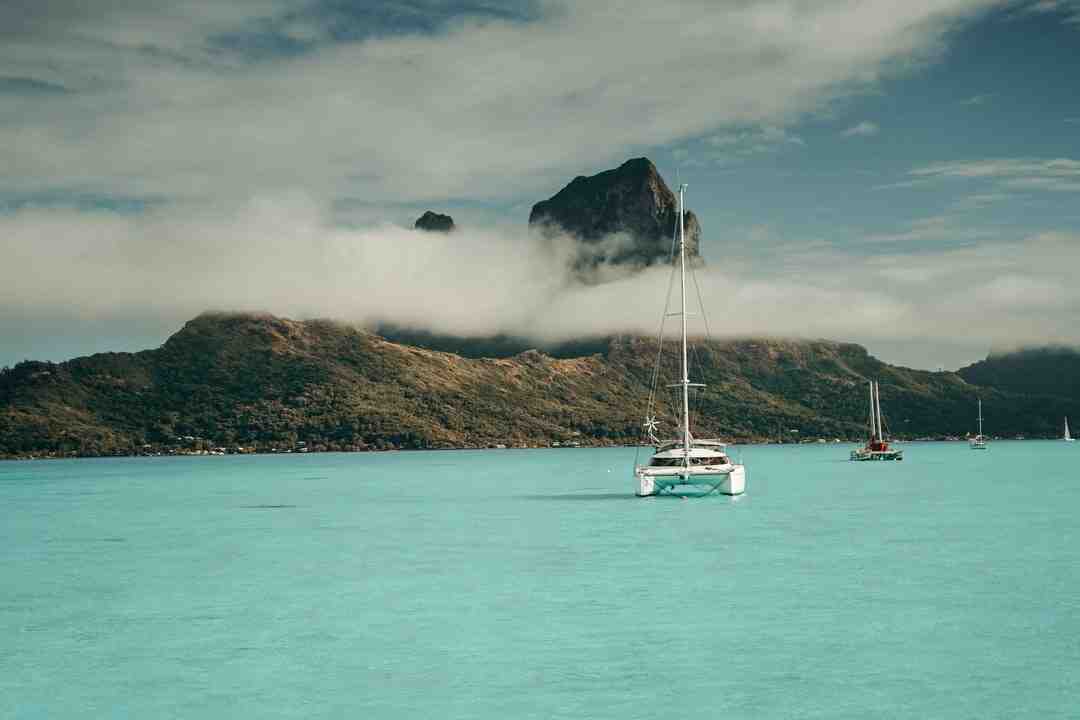 Cum să mergi în Polinezia cu barca?