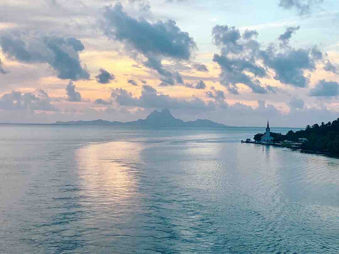 Where is Bora Bora mainland located?