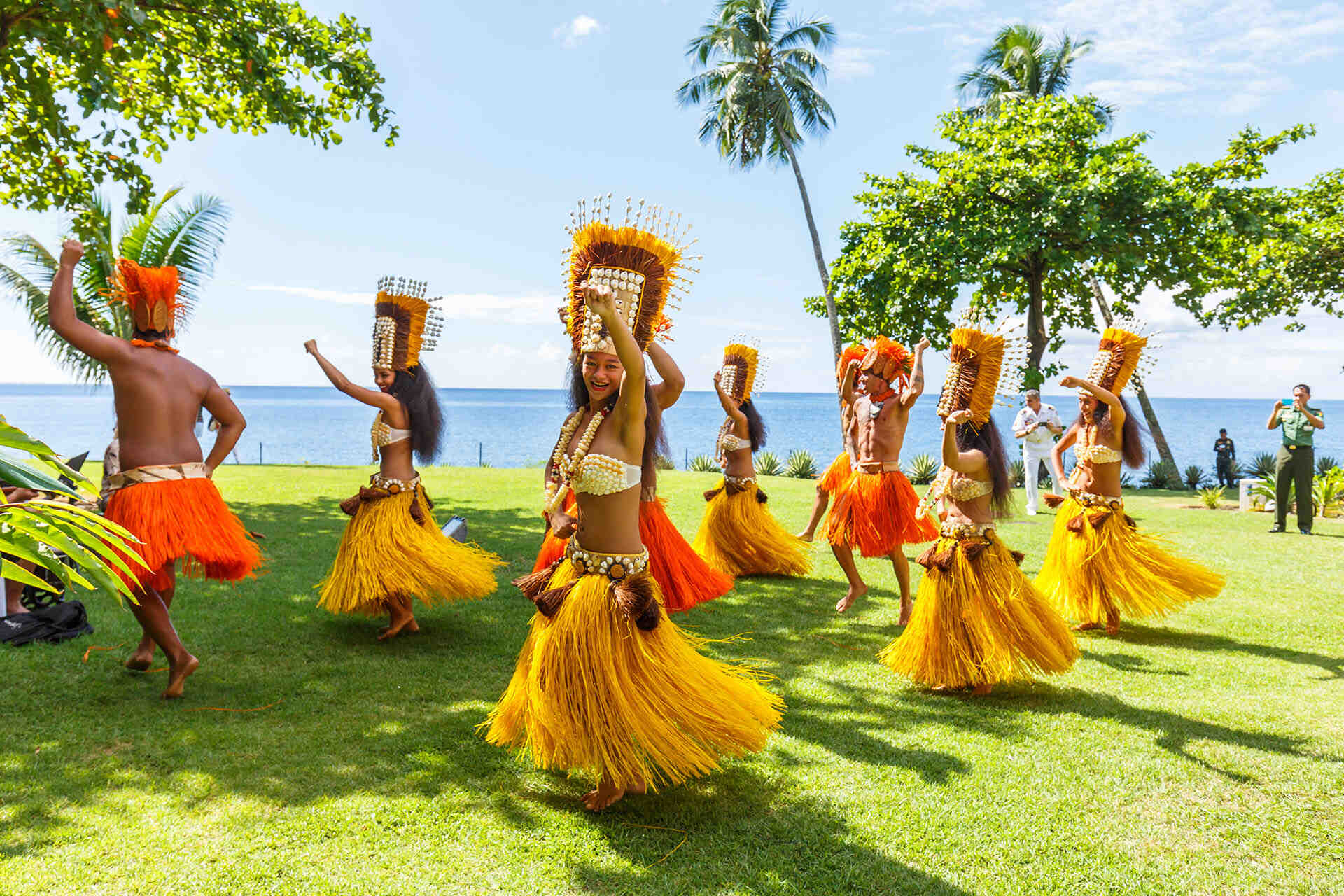 Perusahaan mana yang akan pergi ke Tahiti?