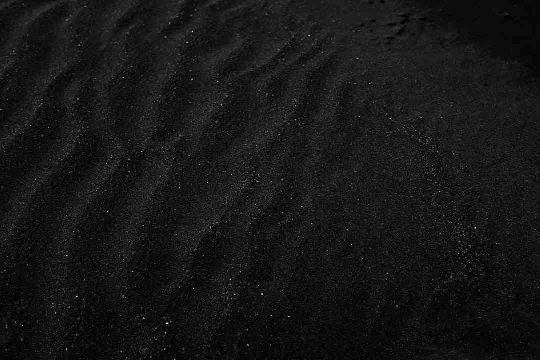 Почему черный песок Таити?