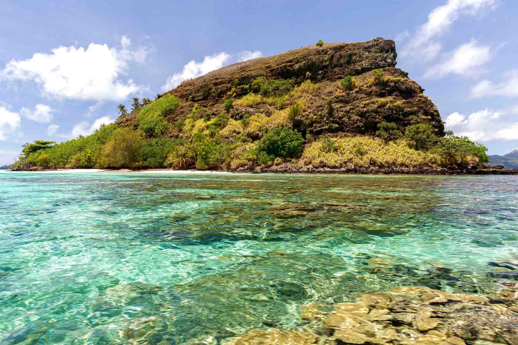 Tahiti'yi İngilizlerden kim teslim ediyor?