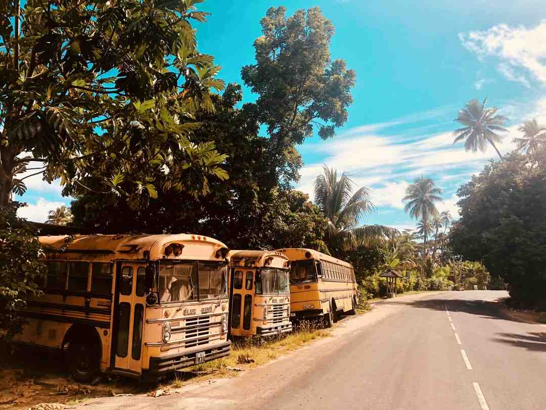 How to get around in Huahine?