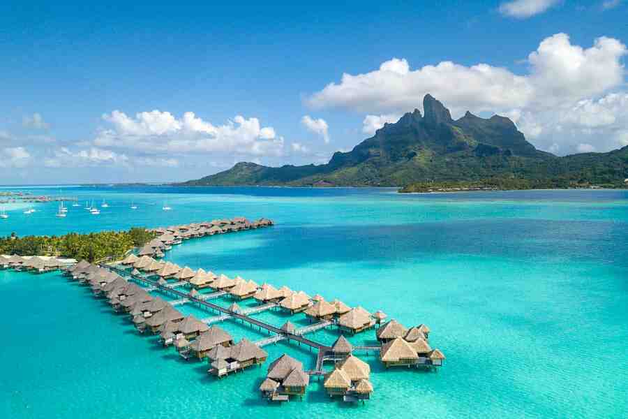 Image gallery 1: What are the inhabitants of Bora-bora called?