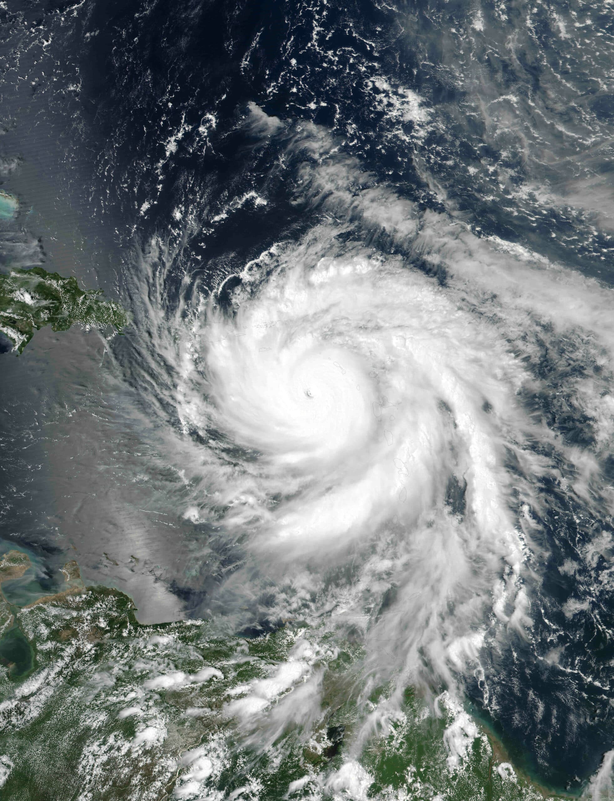 Galerie image 1 : Quelle est la période des cyclones en Martinique ?