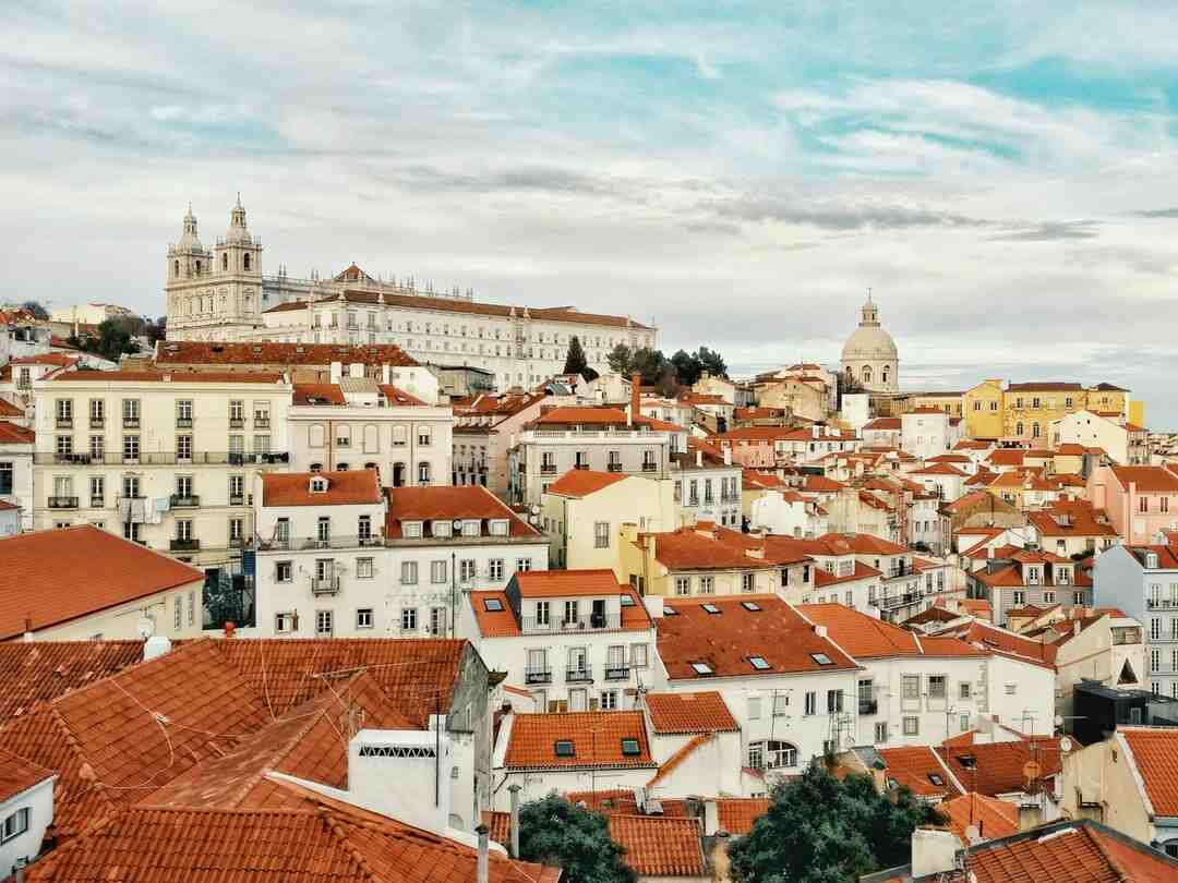 What is the price of a PCR test in Portugal?