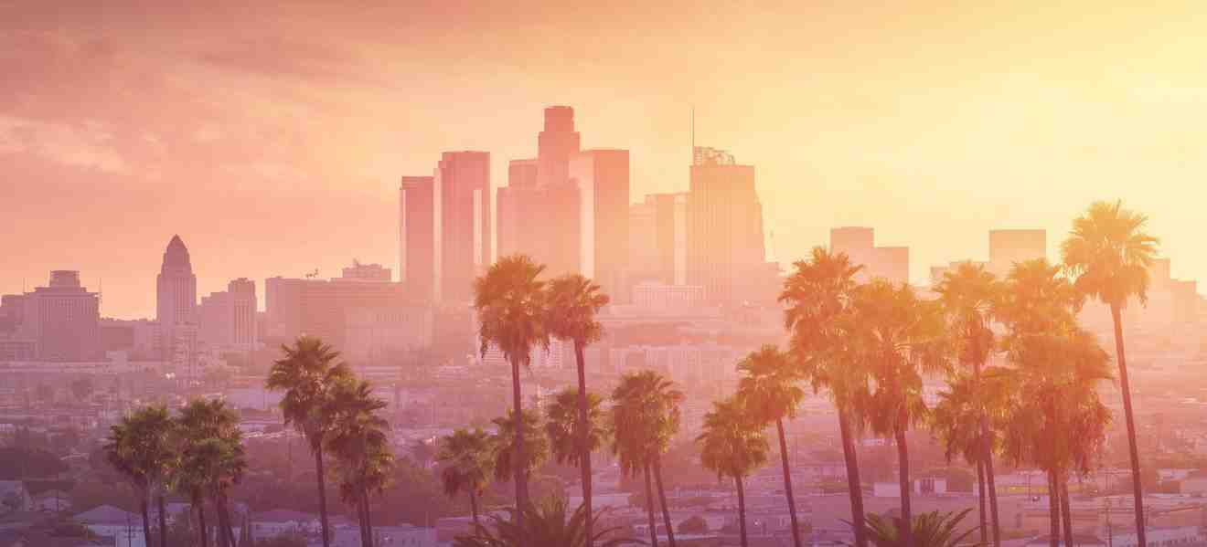 Коли ви їдете до Лос-Анджелеса? Найкращий час для поїздки в Лос-Анджелес - з квітня по листопаду. протягом року середня температура коливається помірно. Це близько 19°C. Найнижча температура в грудні, мінімальна близько 9°C.