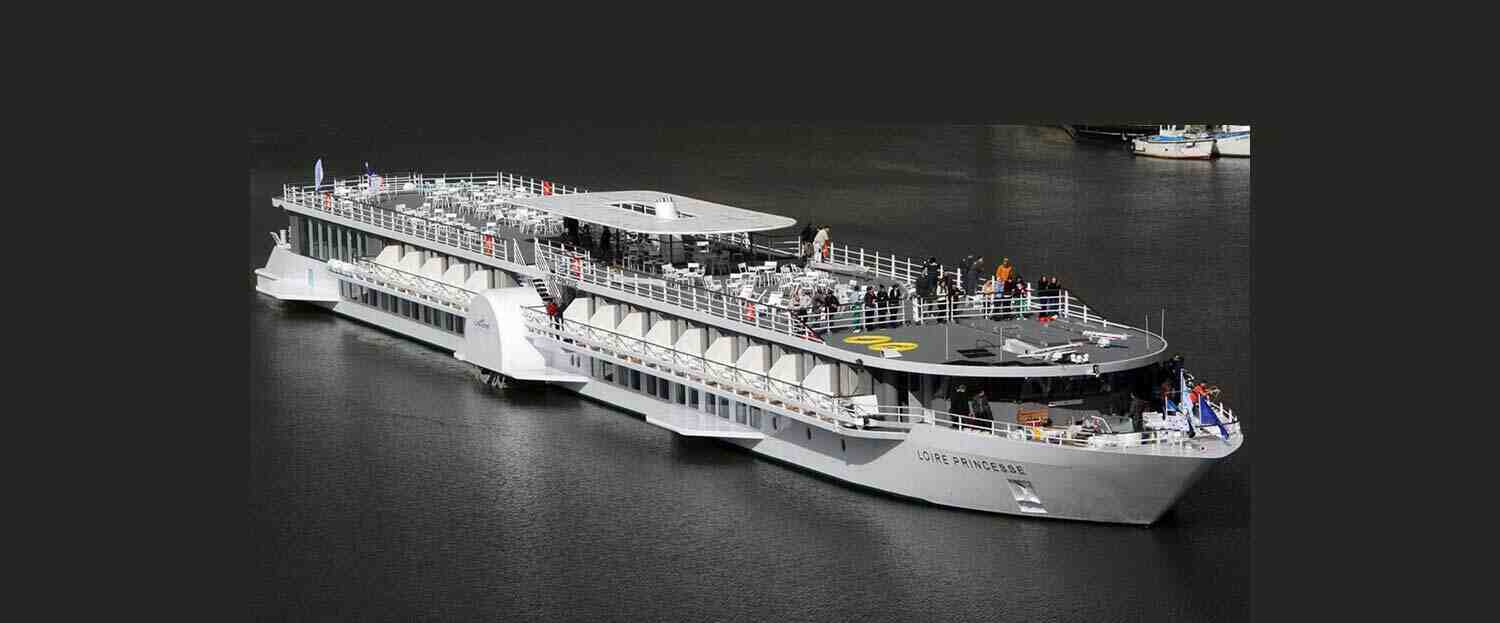 ما هو افضل قارب في العالم؟ 1. روعة البحار السبعة: أغلى سفينة في العالم. امتلكت Regent Seven Seas Cruises لمكتشف سفن البحار الرائع.