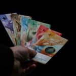 Comprendre le système monétaire à Tahiti : la monnaie Polynésienne CFP Franc